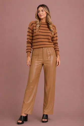 Vendo Calça Couro Fake Tamanho M na Cor Caramelo Nunca Usada
