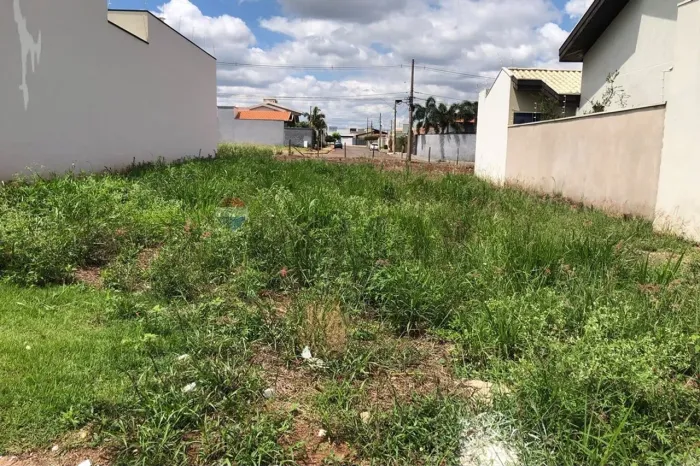 Terreno à Venda no Residencial do Bosque | 300 m² com Ótima Topografia