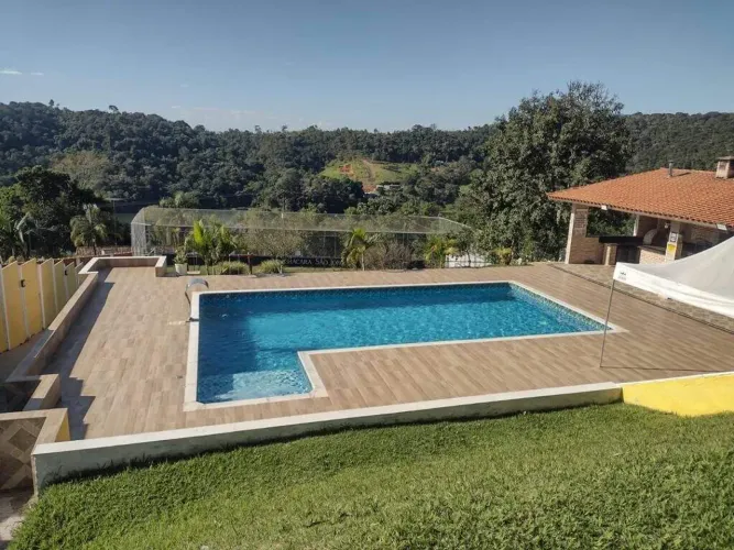 Vende-se Chácara com Vista para Represa de Igaratá