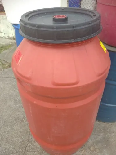 Bombona barrica 250 litros plástica com tampa