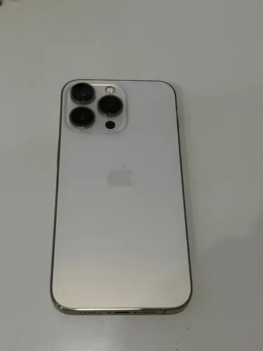 iPhone 13 Pro dourado