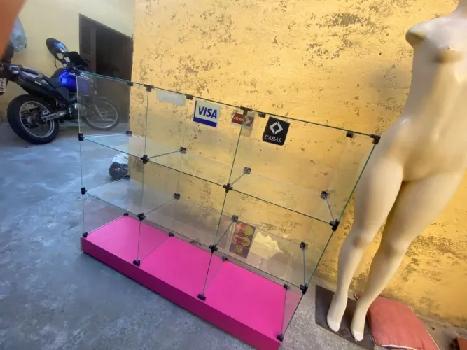 Vende-se 2 prateleiras de vidro 