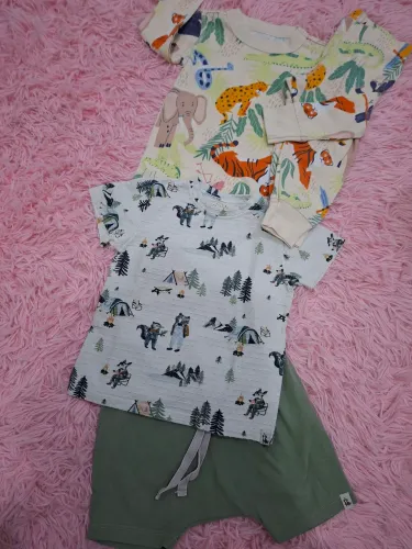 Roupas masculino infantil 2 conjunto e 1 pijama. 