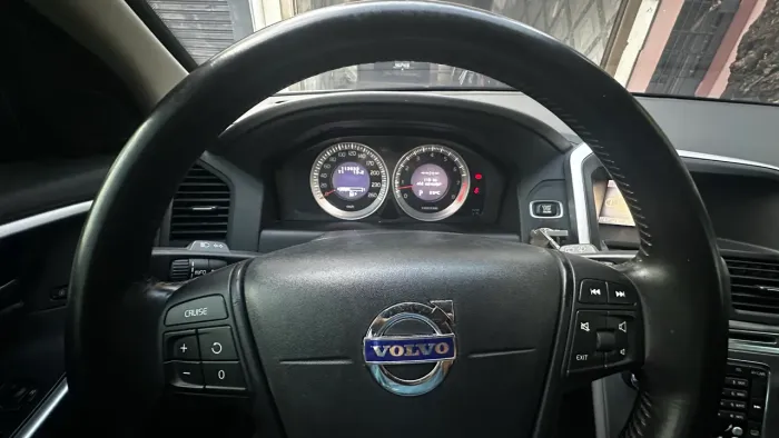 Volvo XC-60 XC 60 T-5 Dynamic 2.0 FWD Turbo Gasolina 4P AUT 2011