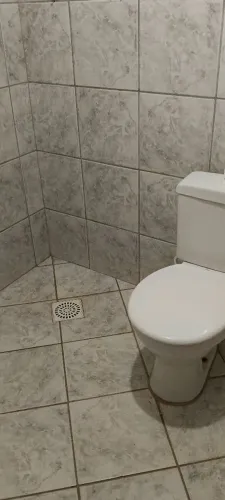 Aluga se 2 quartos sala cozinha e banheiro parte superior sobrado nova qnl oportunidade
