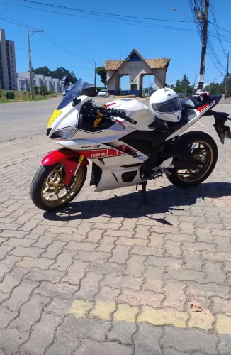 Yamaha R3 2023 - Edição de Aniversário