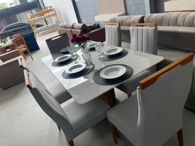 MESA DE JANTAR COM 6 CADEIRAS (OFERTA DE ÚLTIMA PEÇA)