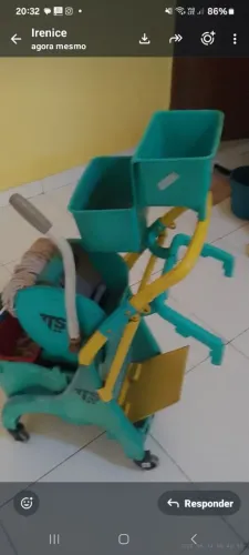 Carinho de limpeza do grande