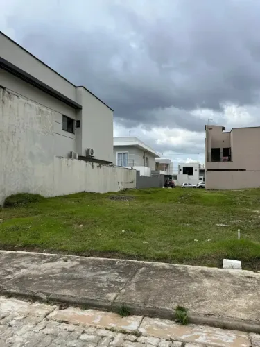 OPORTUNIDADE: Lote de 192m2 no Condomínio Quartzo !!!