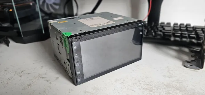 Multimídia automotivo Hansei modelo DD3026. Possui TV digital.