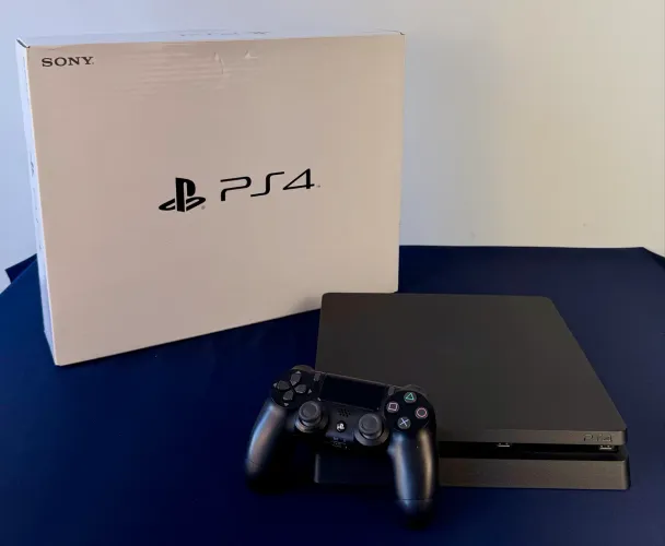 PlayStation 4 Slim 1TB - ACEITO TROCAS/PARCELAMENTO EM ATÉ 18x