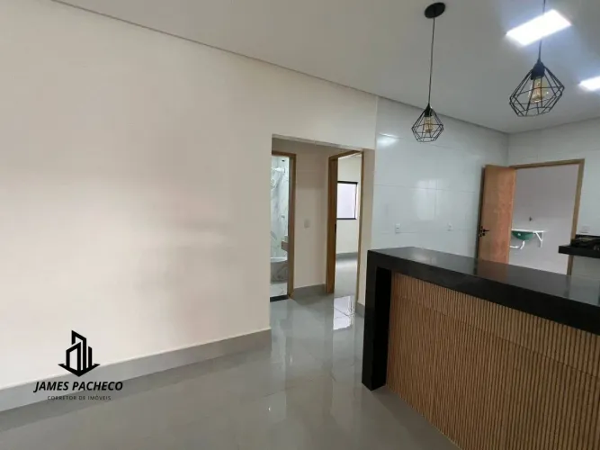 Casa térrea com 3 quartos, garagem para 3 carros - Jardim Scala / Trindade