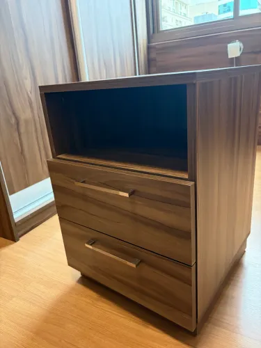 Mesa de cabeceira em MDF
