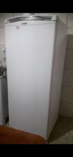 Vendo geladeira em bom estado de uso (nova)
