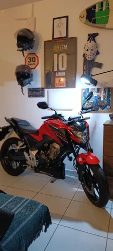 Moto de final de semana. Único dono.