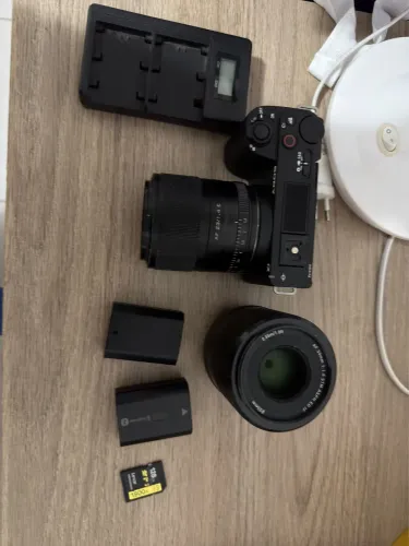 SONY ZVE10 MARK 2 + 2 LENTES + CARTÃO + BATERIAS E CARREGADOR