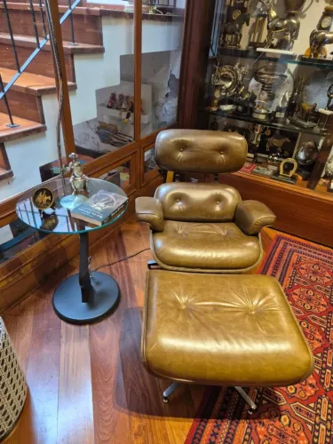 Poltrona Charles Eames legítima em couro