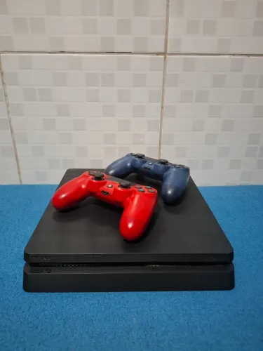 PlayStation 4 Slim - 1TB - 2 controles originais