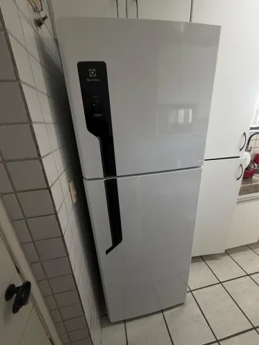 Geladeira Frost free Electrolux 480 L com 14 meses de uso