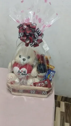 Cesta com vinho de dia dos namorados