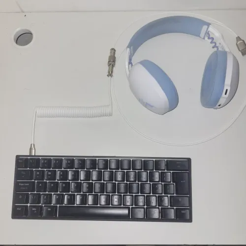 Headset sem fio e teclado