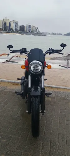 Royal Enfield Meteor 350 Vermelha ? Estilo, Conforto e Personalidade