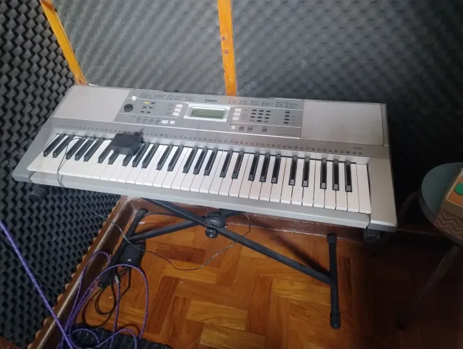 Teclado arranjador Yamaha ypt40