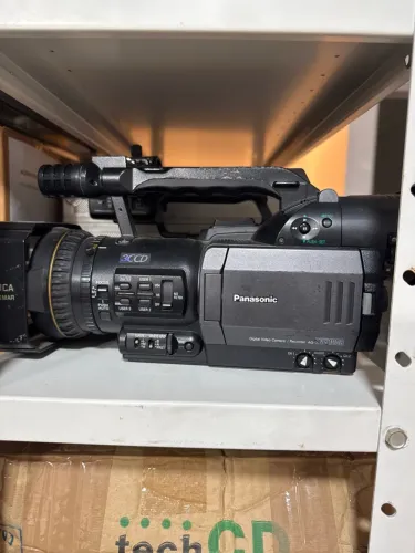 Filmadora Panasonic BVX100B