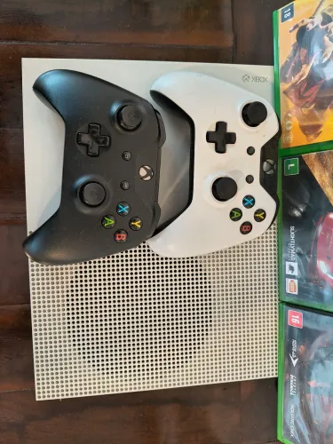 Xbox S (HD 500G) + 2 controles + 3 jogos + cabo HDMI