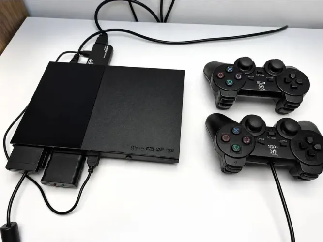 PS2 COMPLETO + HD SAMSUNG 1TB + 2 CONTROLES