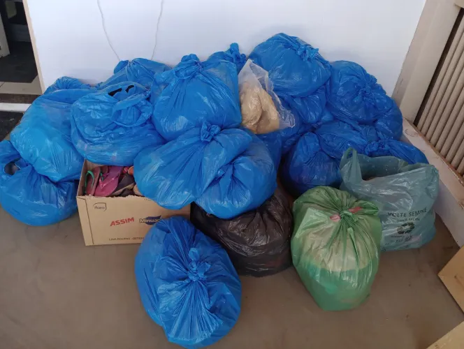 Roupas e calçados para bazar