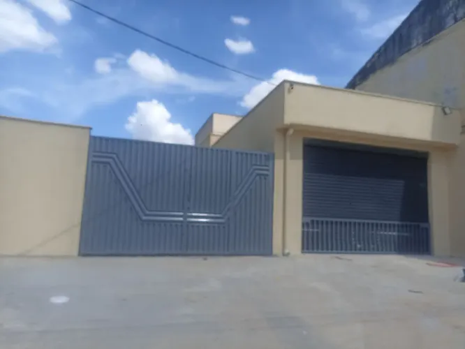 Sala comercial com garagem capacidade para 5 ônibus ótimo para recebimento de mercadoria 