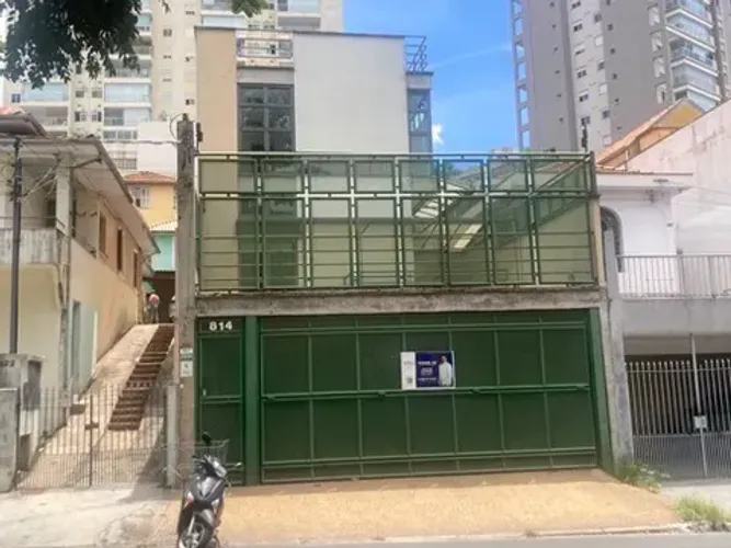 Sobrado para aluguel possui 348 metros quadrados com 6 quartos em Vila Ipojuca - São Paulo