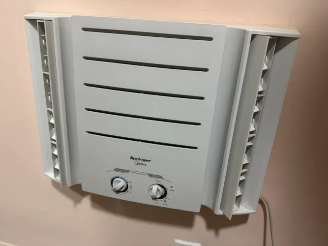 Ar condicionado semi novo 950,00