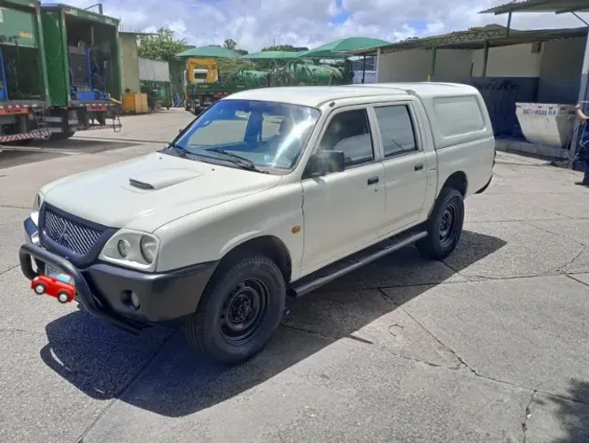 Mitsubishi L200 GL 2.5 4X4 CD Diesel 2011