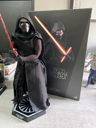 Kylo Ren - Star Wars Episode Vii - Hot Toys