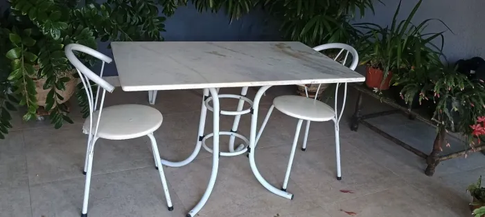 Mesa e 3 cadeiras