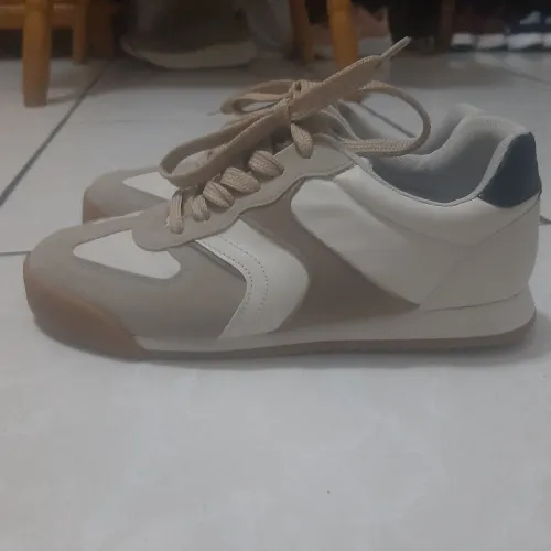 Tenis satinato renner estilo adidas samba