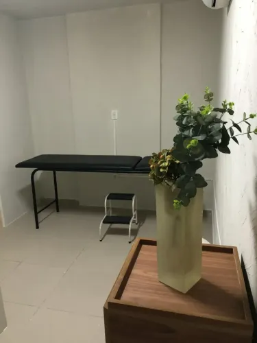 Sala pronta em Tirol para sua atividade profissional.