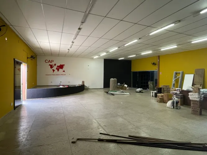 Sala comercial excelente para loja. 200 m2. Jd. Atlântico. Av. Ipanema.