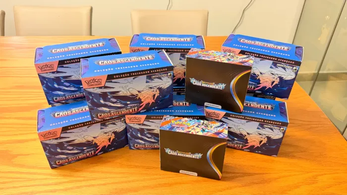 ETB (Box Treinador Pokémon) Caos Ascendente PT-BR