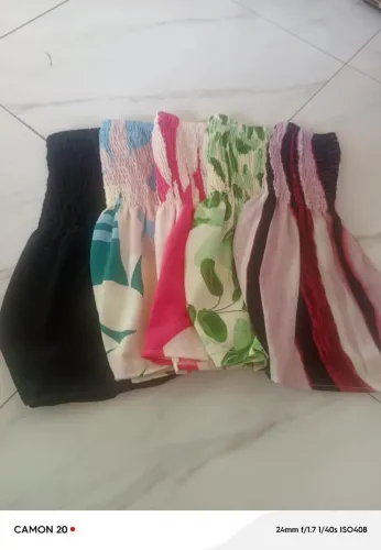 vestidos!!li e com variações de estampas.