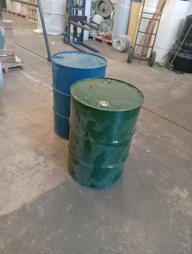 Vende-se tambores de 200 litros