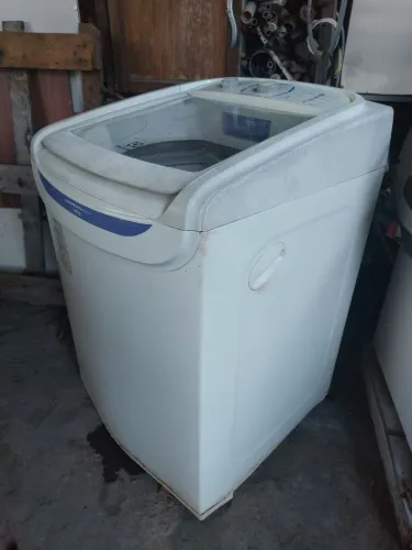 Máquina de lavar roupas Eletrolux 15 kilos Com Defeito