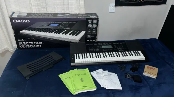 Teclado Casio CTK-5200 Semi Novo Completo + Pedal Sustain Original