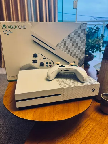Xbox One S 1TB + Controle+ Caixa original + Biblioteca de 59 jogos