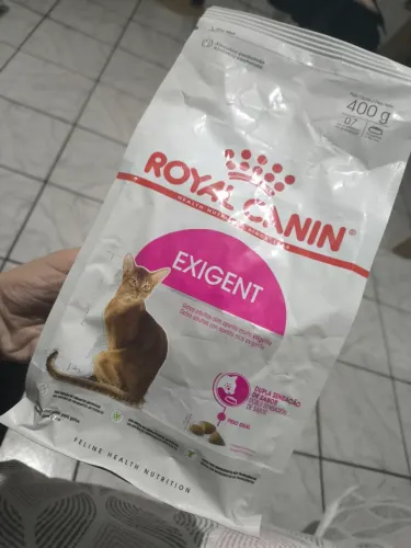 2 sacos de ração para gatos Royal Canin Exigent