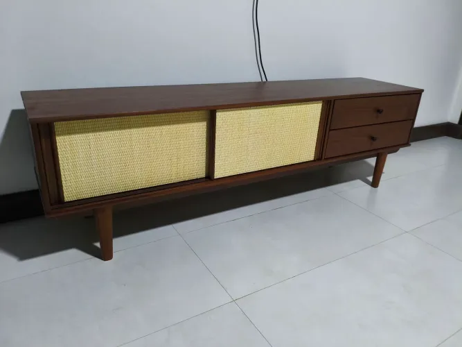 Rack madeira maciça e palhinha novo