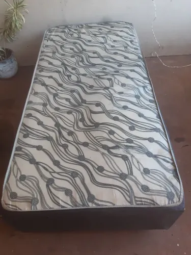 Cama box solteiro usada detalhes de uso RS 150.00