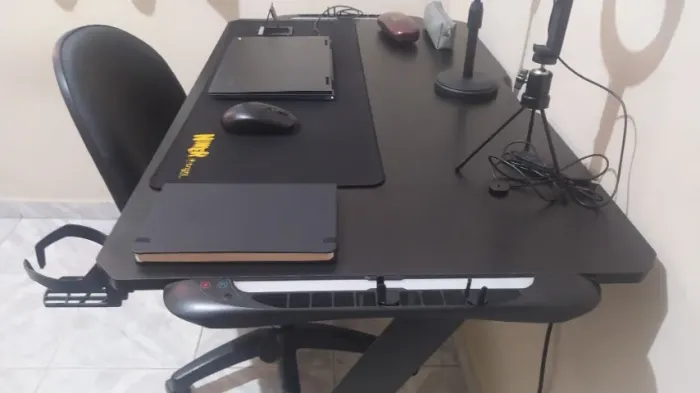 Mesa Gamer com LEDs